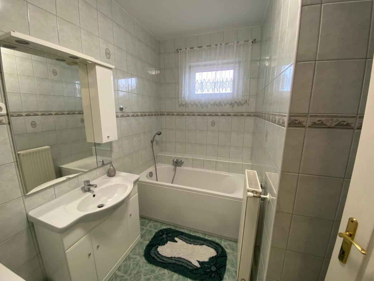 Ferienwohnung Sarga-Kek Haz Vonyarcvashegy Exterior foto