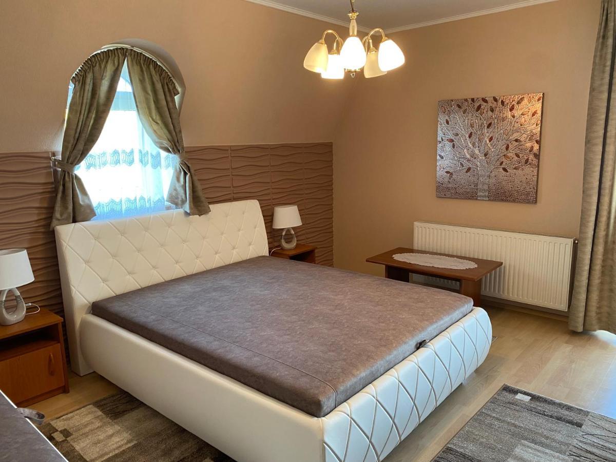 Ferienwohnung Sarga-Kek Haz Vonyarcvashegy Exterior foto